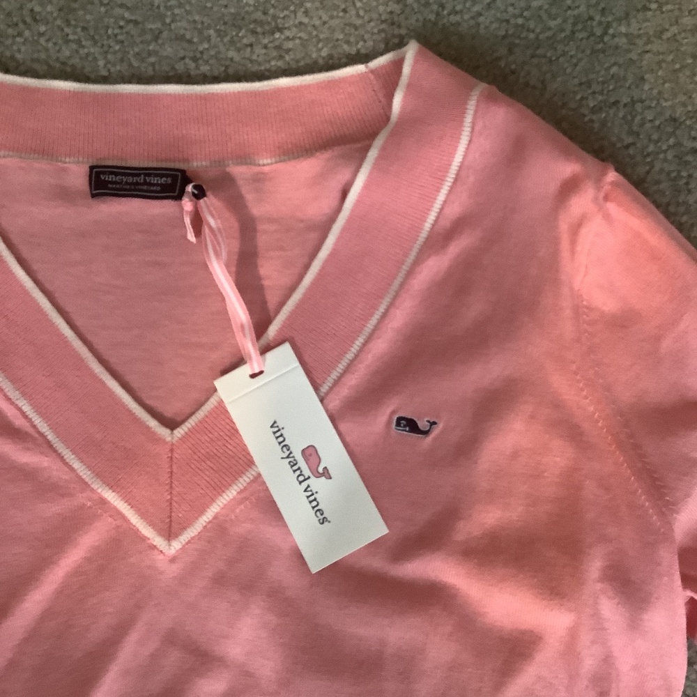 Women’s Coral Vineyard Vines V neck - Picture 2 of 3